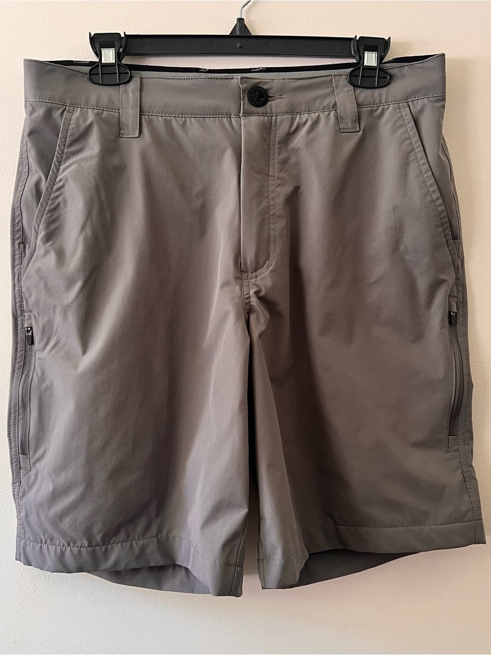ORVIS Men’s Gray Tech Performance Flat Front  Shorts Size 32 EUC Hiking Outdoors